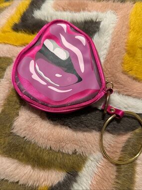 Parcel for Steve Madden Lip Wristlet 👄